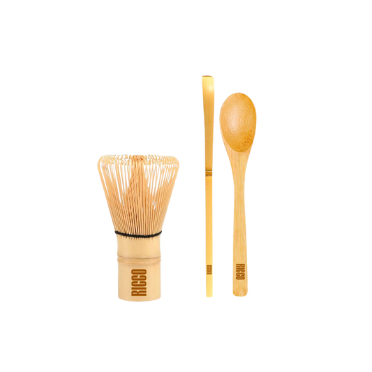 Utensilios de bambú para preparar té matcha
