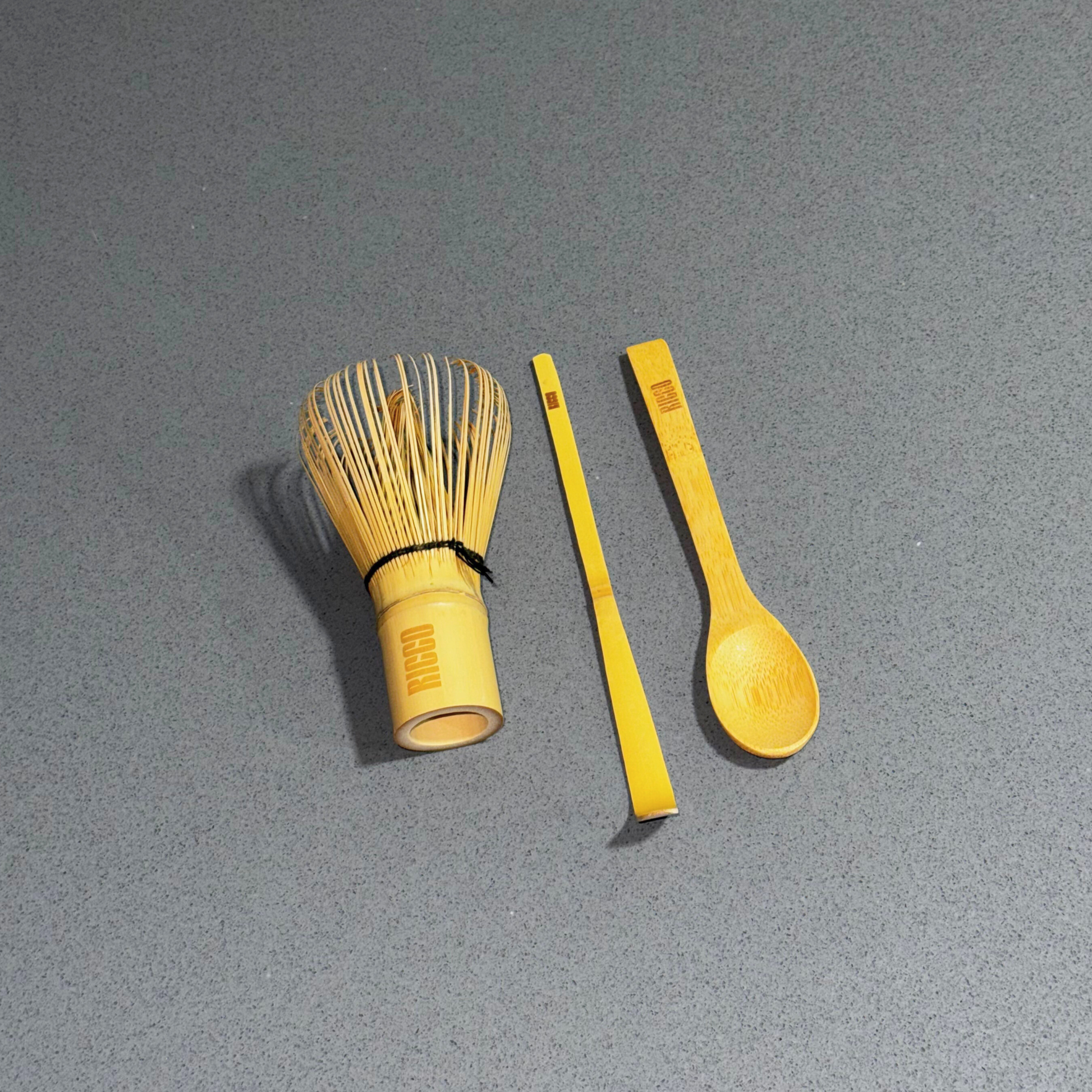 Utensilios de bambú para el té matcha