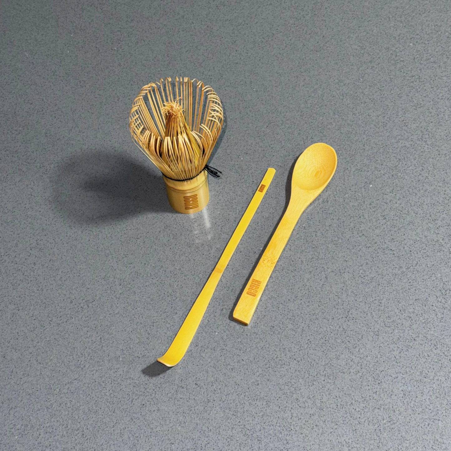 Utensilios de bambú para el té matcha